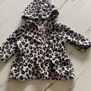 Carter’s Baby Girl 3 month White Leopard Pullover Three Button With Hood